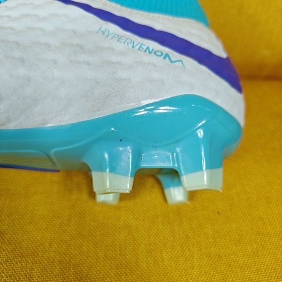 EUC Nike Hypervenom Phantom 3 Academy Athletic White Blue Soccer Cleats Men\'s 8 main image 10